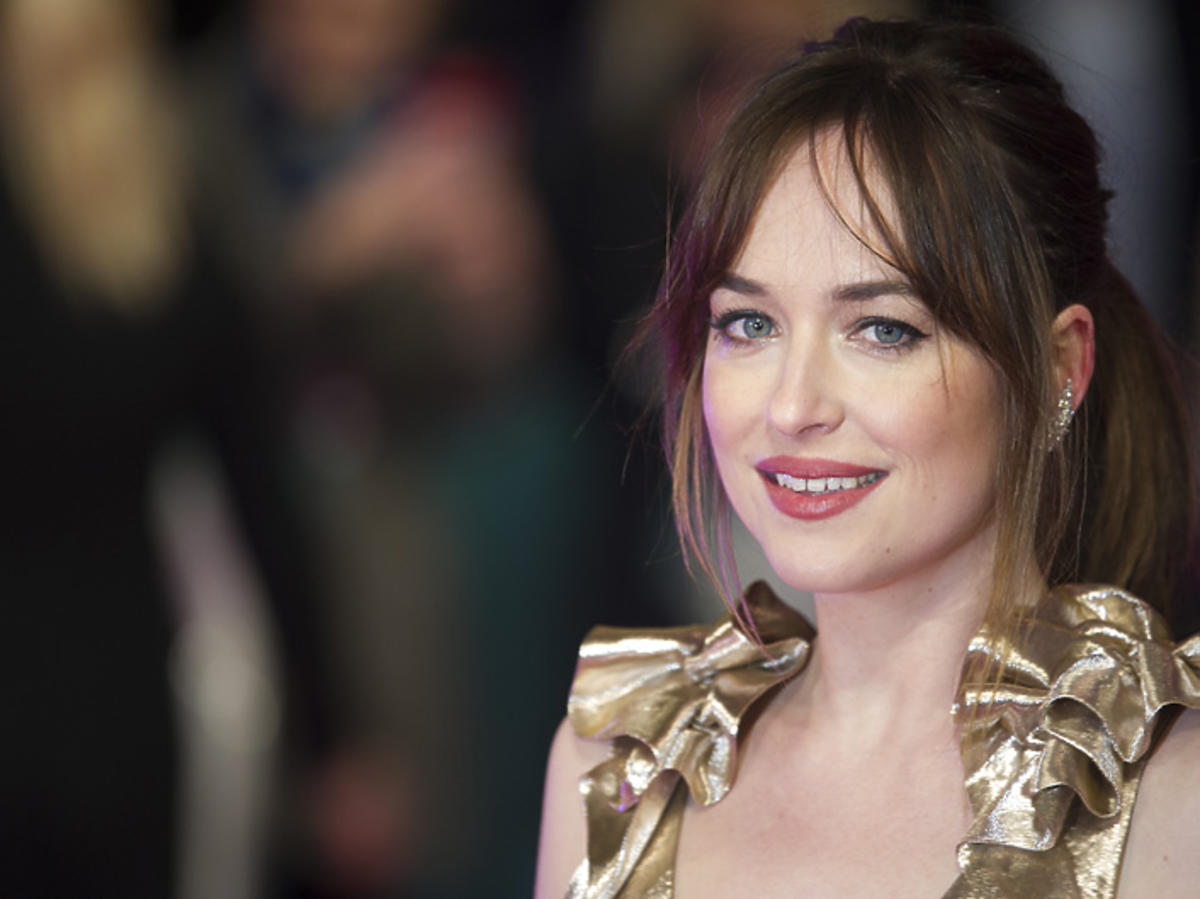 Dakota Johnson na premierze w złotej kreacji