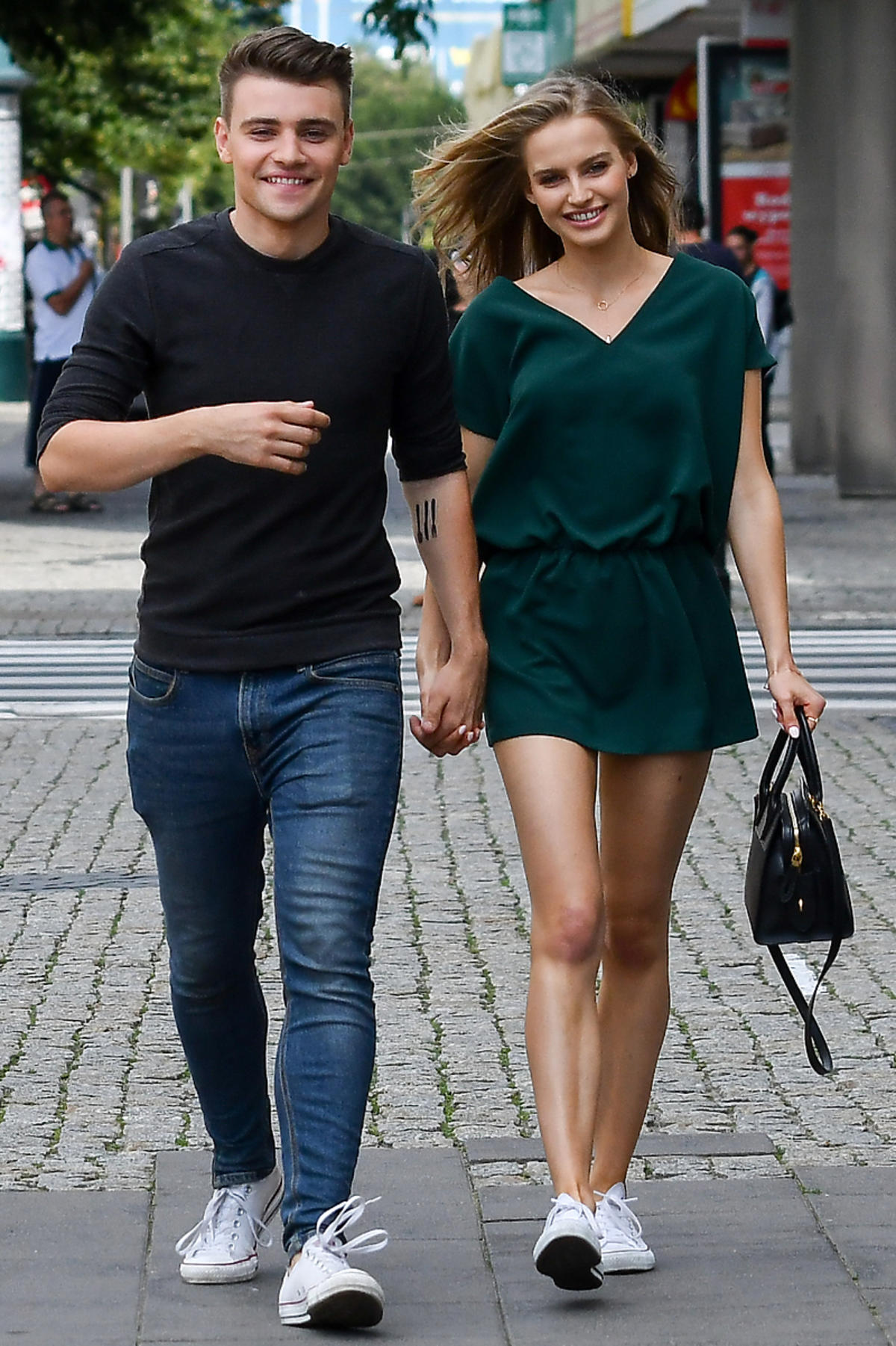 Damian Kordas i Karolina Pisarek na spacerze
