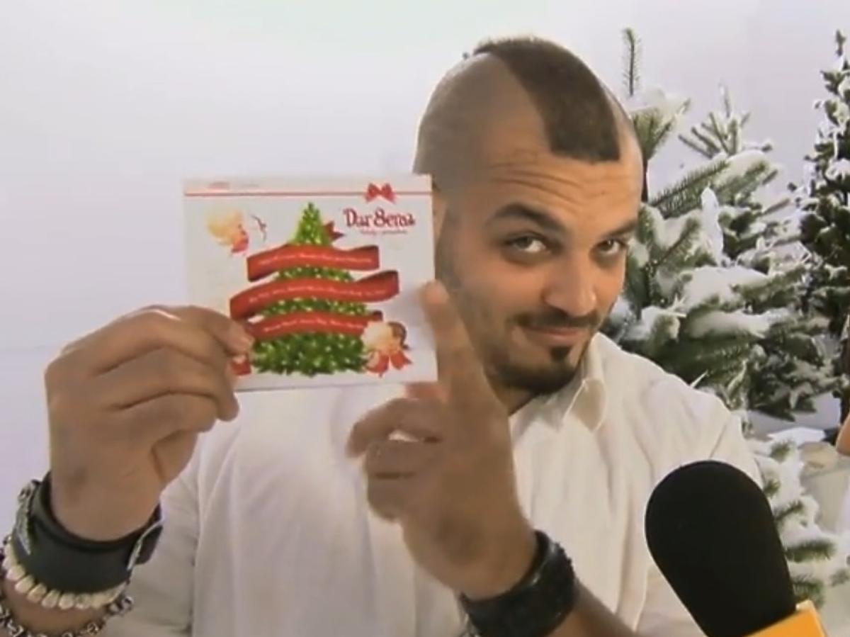 Damian Ukeje na planie świątecznego teledysku