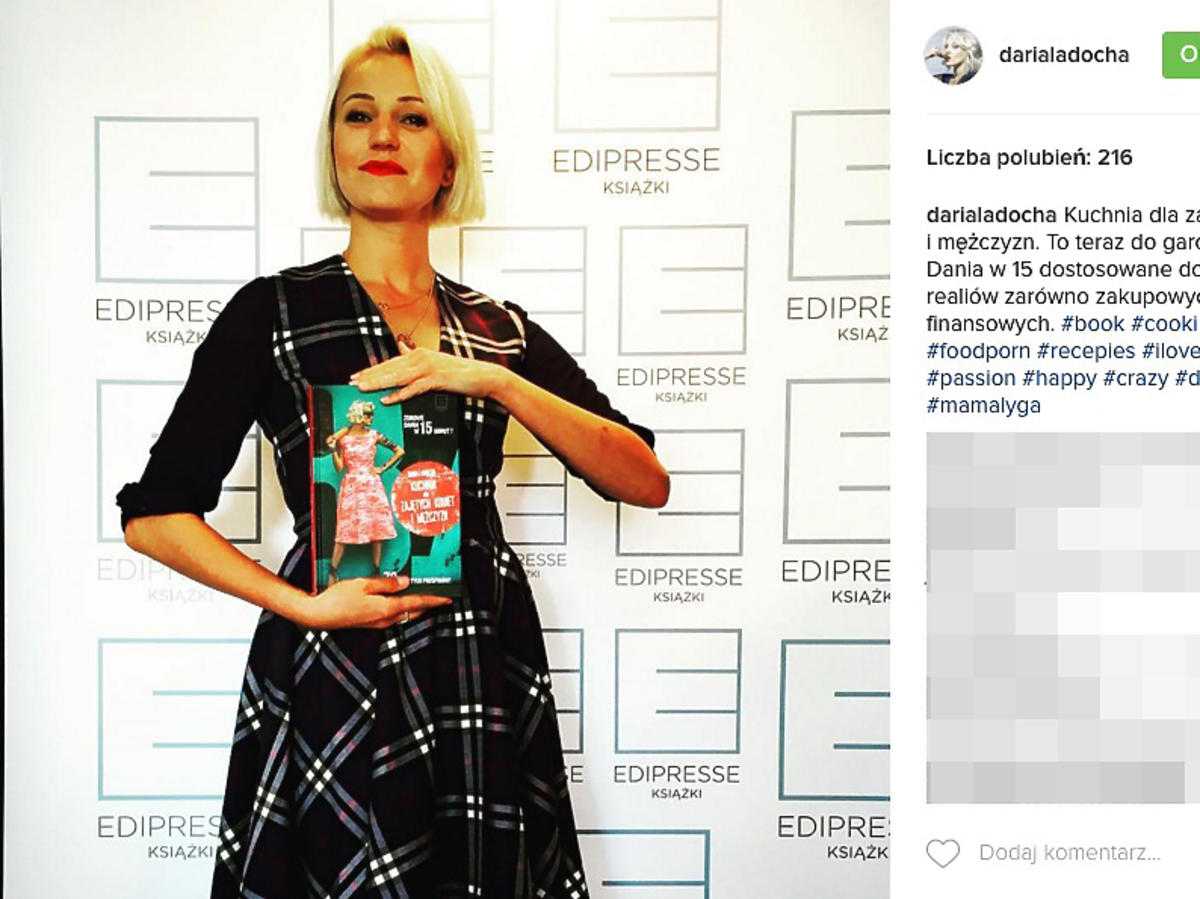 Daria Ładocha z książką