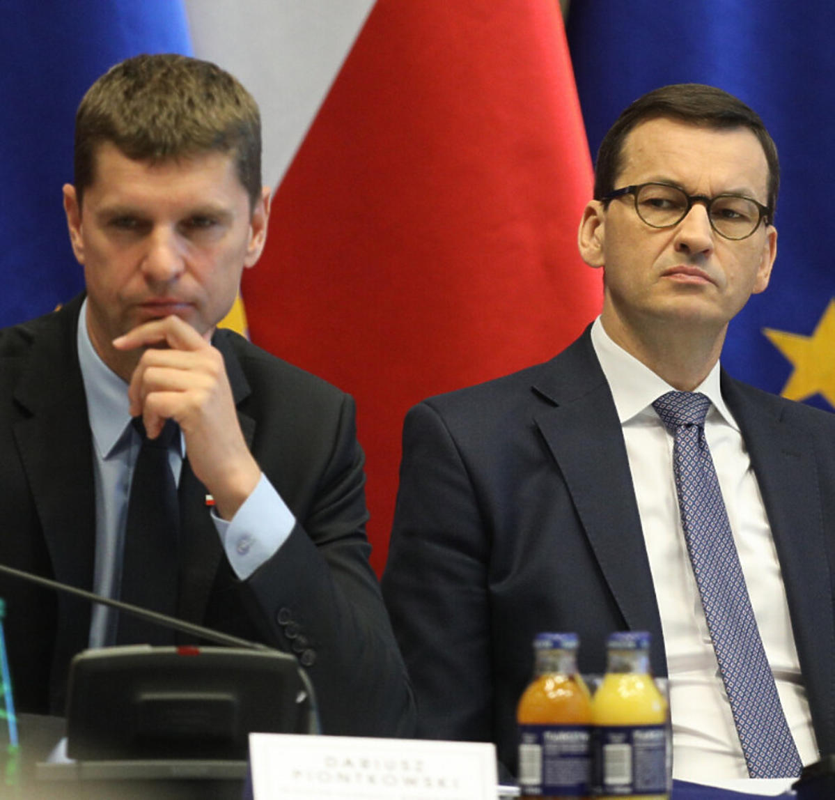 Dariusz Piontkowski i Mateusz Morawiecki na konferencji prasowej