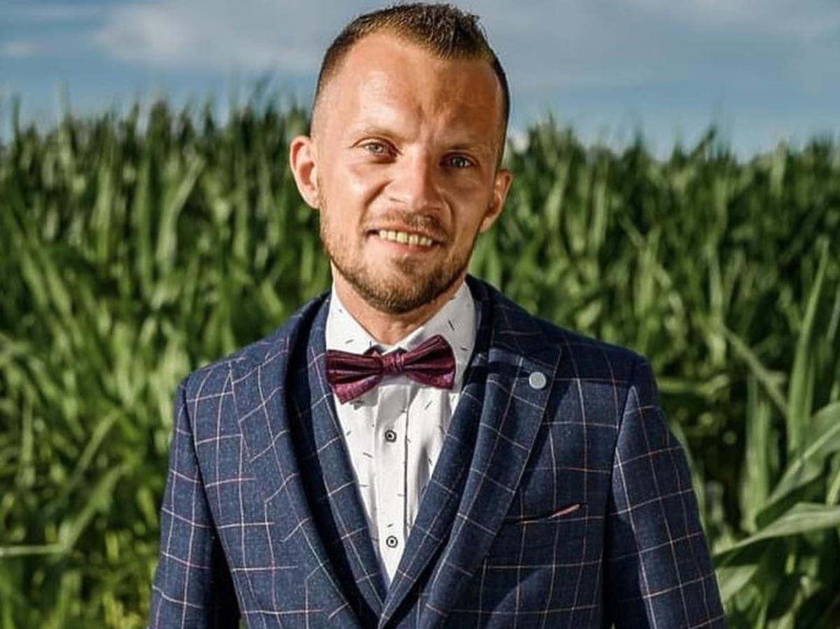 Dawid z Rolnik Szuka Żony w garniturze