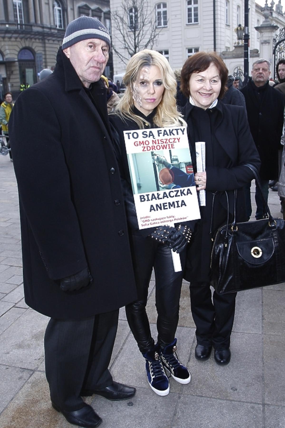 Doda oraz Paweł i Wanda Rabczewscy na manifestacji przeciw GMO w Polsce