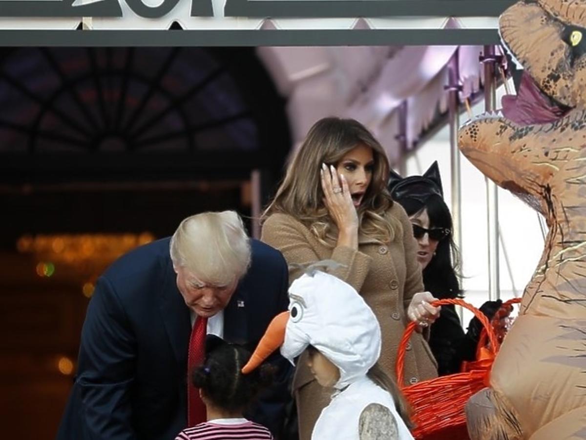 Donald Trump boi się dinozaura