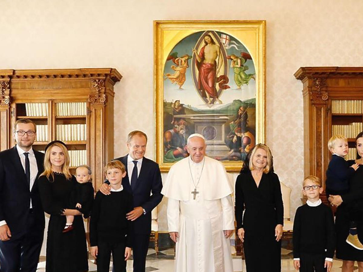 Donald Tusk z rodziną na audiencji u papieża Franciszka
