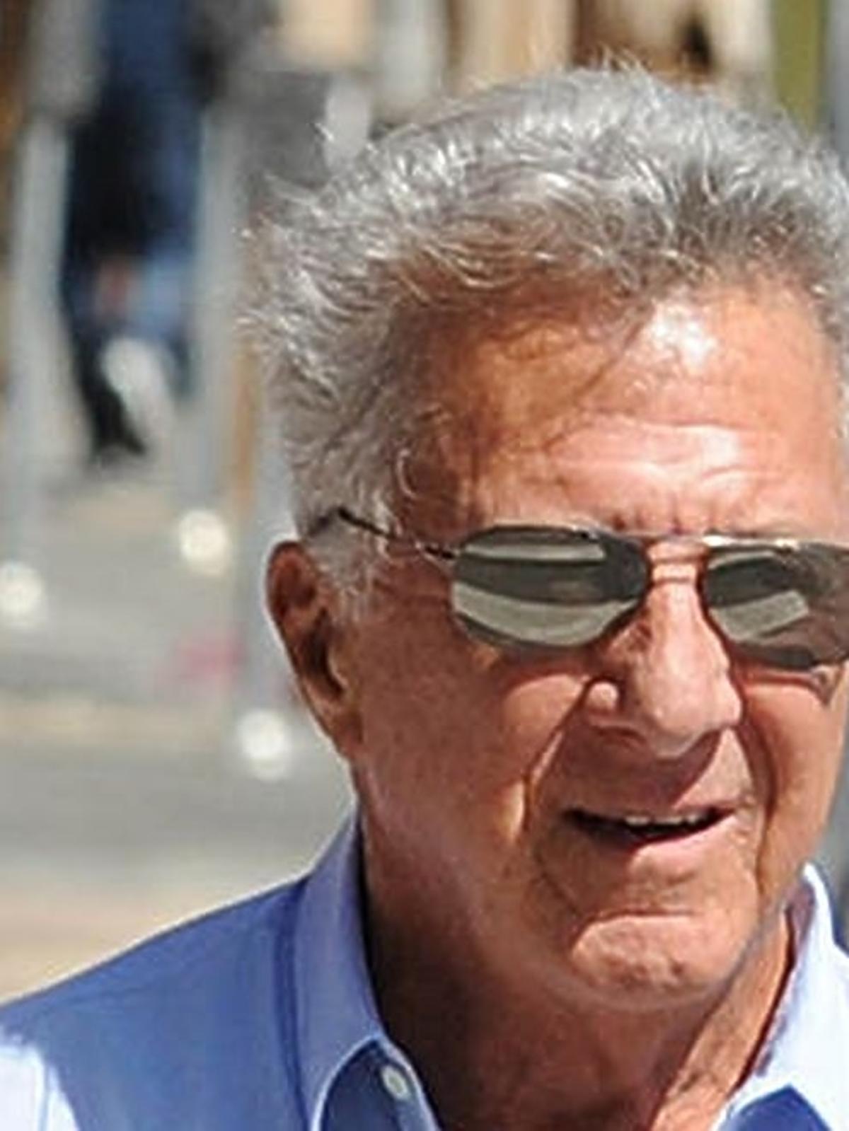 Dustin Hoffman na spacerze
