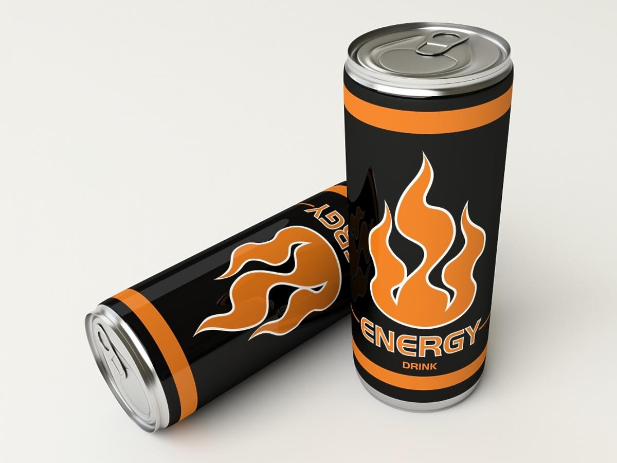 dwie puszki napoju energetycznego