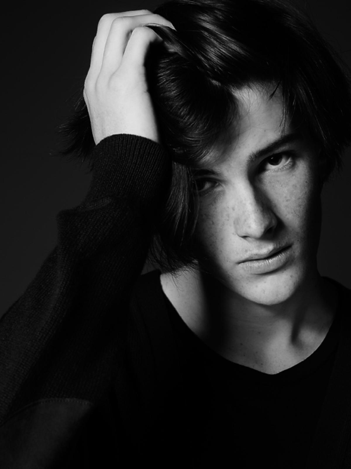 Dylan Brosnan Saint Laurent wiosna lato 2015. Syn Pierce'a Brosnana