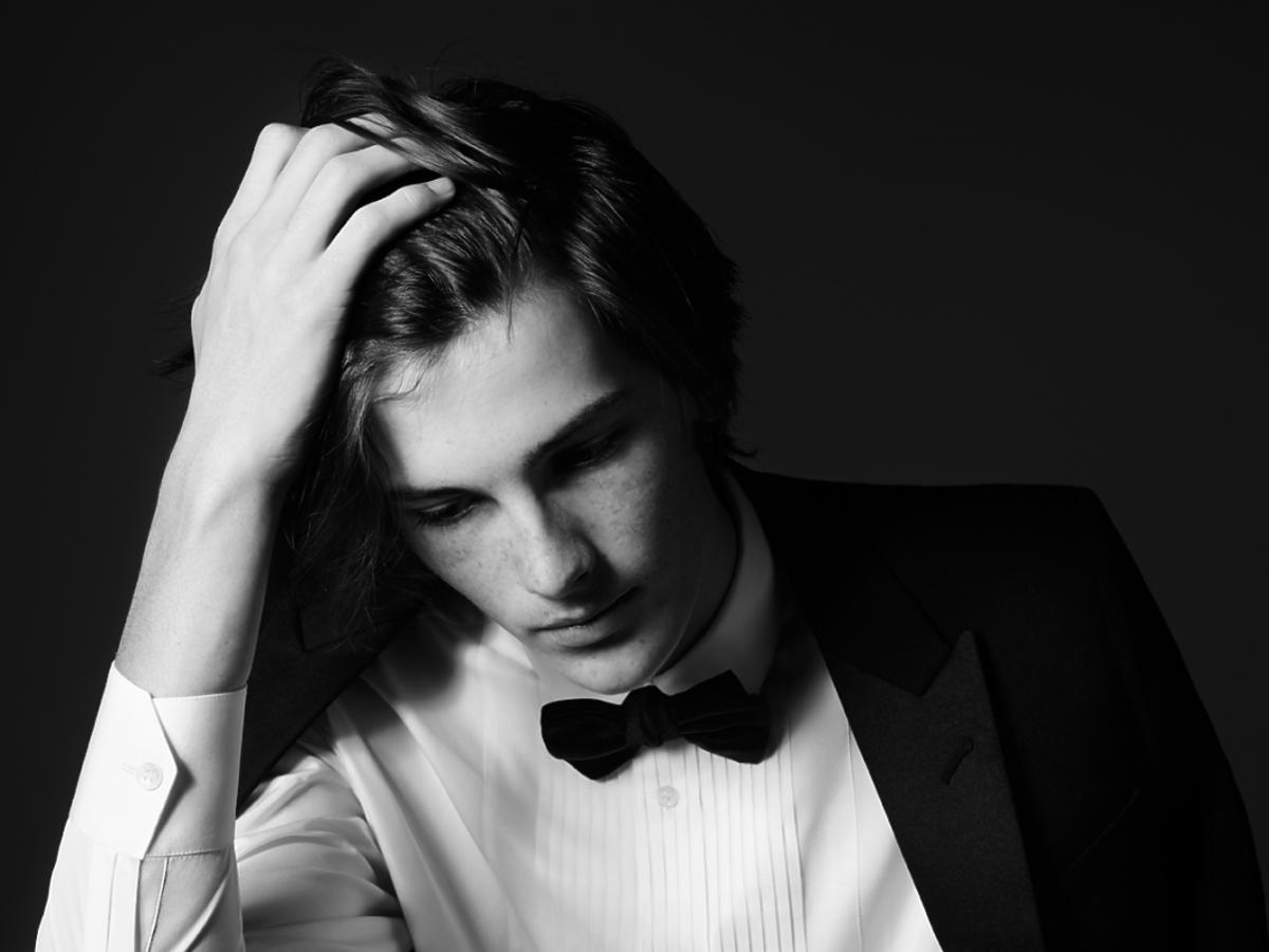 Dylan Brosnan Saint Laurent wiosna lato 2015. Syn Pierce'a Brosnana
