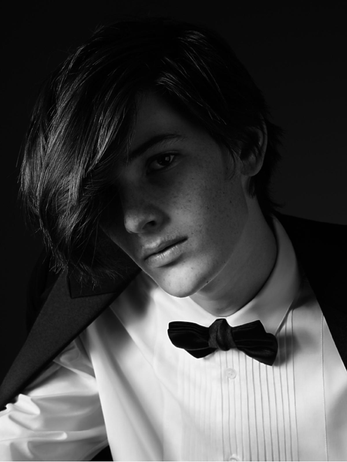 Dylan Brosnan Saint Laurent wiosna lato 2015. Syn Pierce'a Brosnana