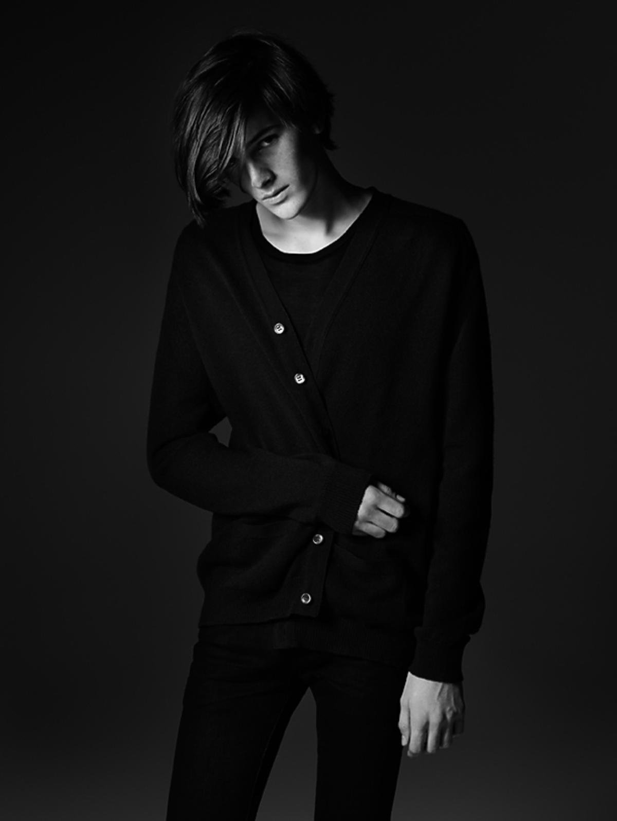 Dylan Brosnan Saint Laurent wiosna lato 2015. Syn Pierce'a Brosnana