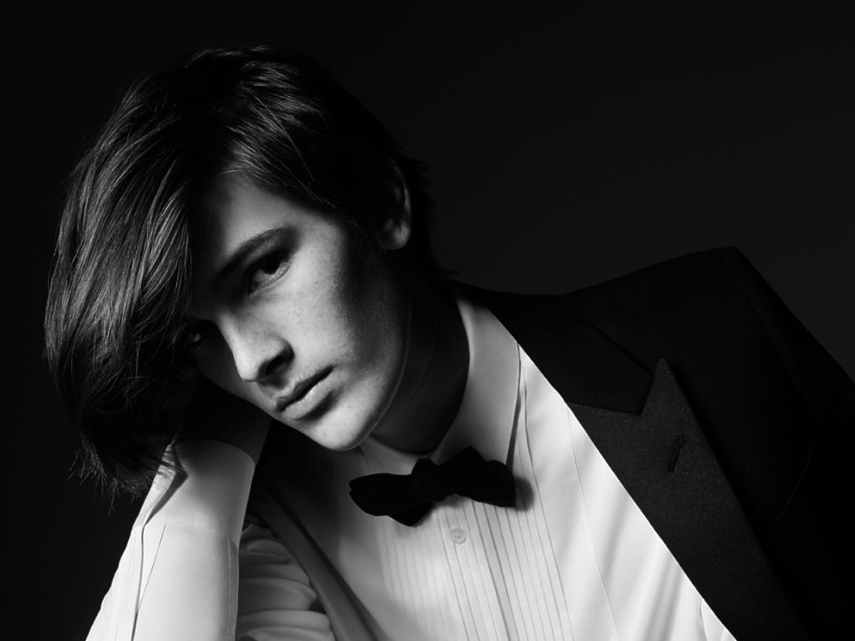 Dylan Brosnan Saint Laurent wiosna lato 2015. Syn Pierce'a Brosnana