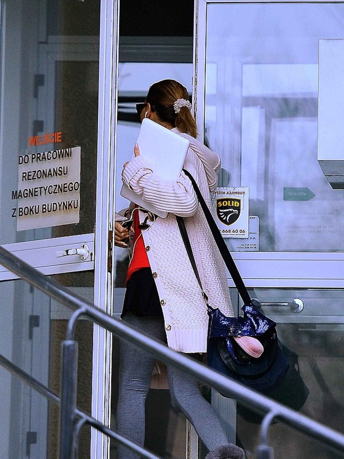 Edyta Górniak bez makijażu w drodze na zajęcia z jogi