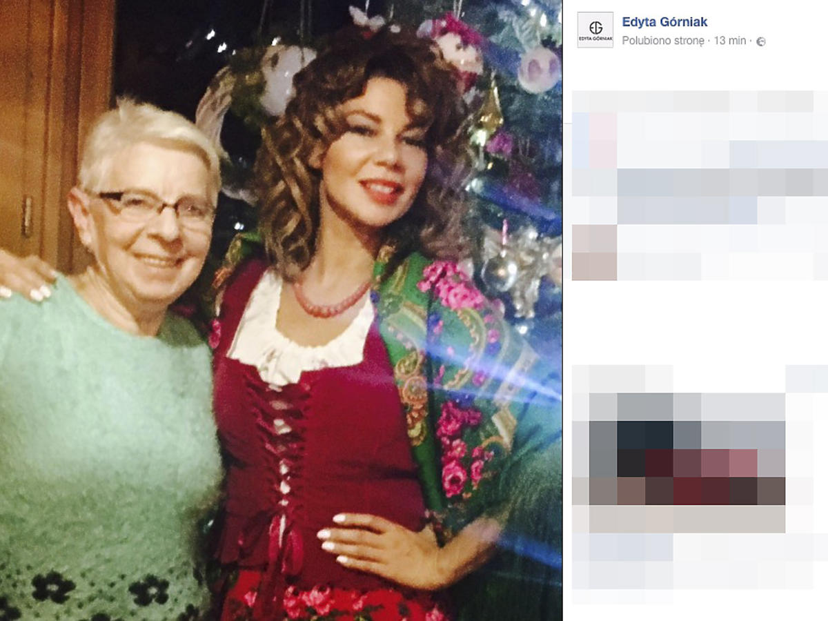 Edyta Górniak w góralskim stroju z mamą na świętach pod choinką