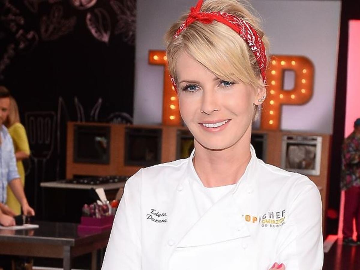Edyta Pazura w czerwonej opasce