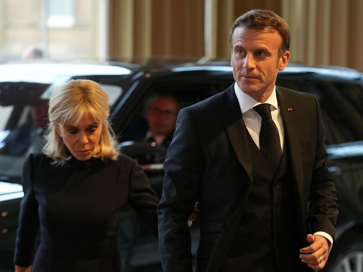 Emmanuel Macron zaliczył wpadkę przed pogrzebem Elżbiety II