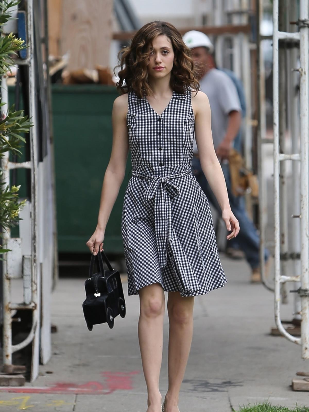 Emmy Rossum z torebką z oryginalną torebką