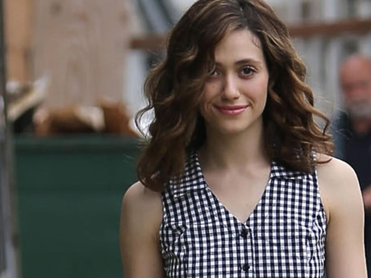 Emmy Rossum z torebką z oryginalną torebką