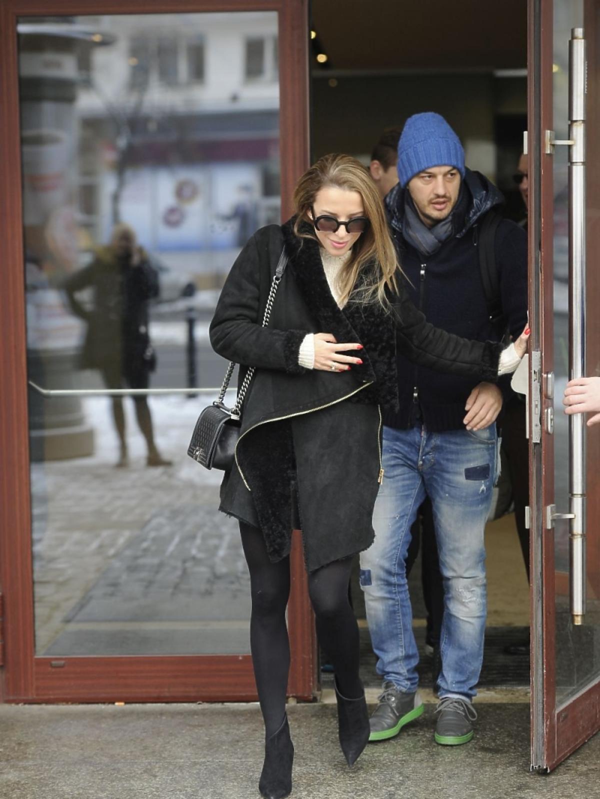 Ewa Chodakowska w czarnych rajstopach