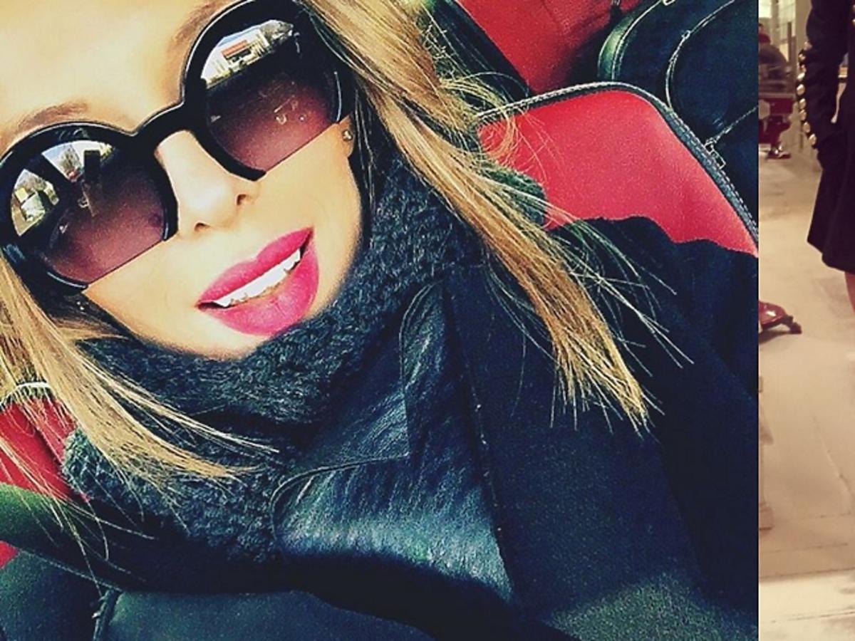 Ewa Chodakowska w dziwnych okularach i z gołymi nogami