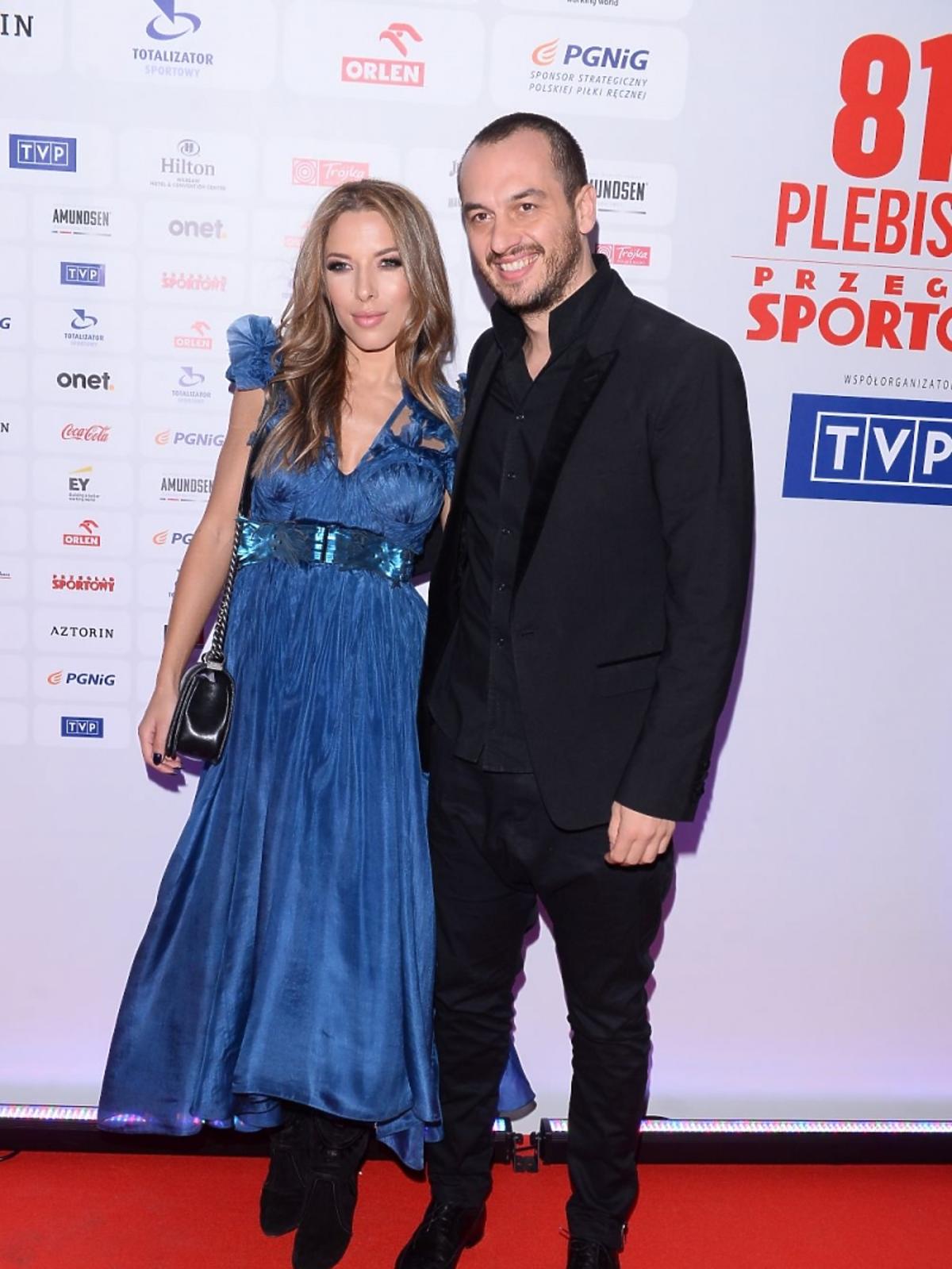 Ewa Chodakowska w niebieskiej sukni