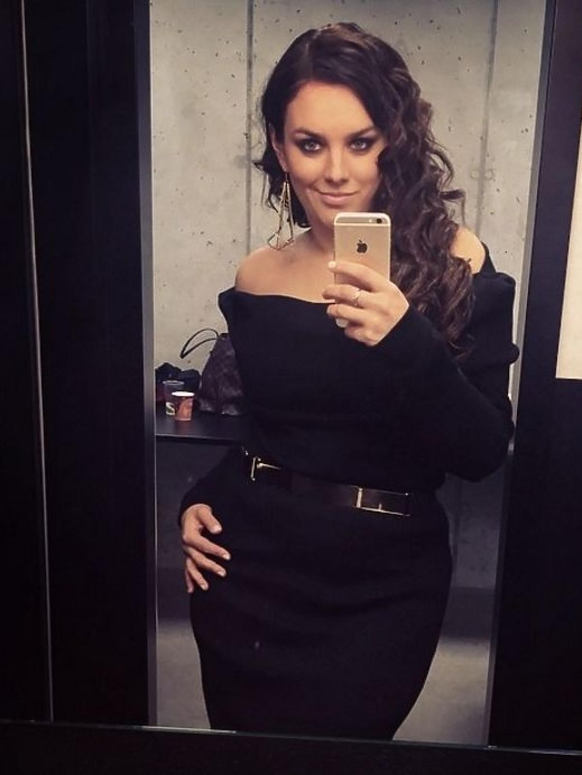 Ewa Farna z fryzurą afro