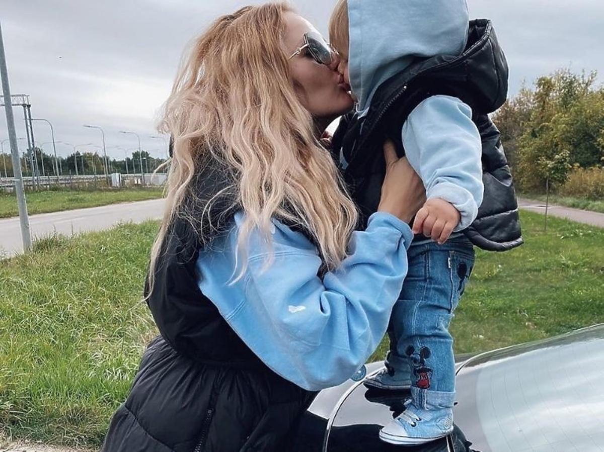 Ewa Mrozowska z Gogglebox w kamizelce Zara