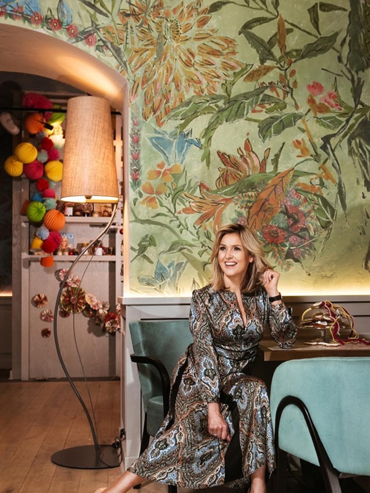 Ewa Wachowicz w swojej restauracji