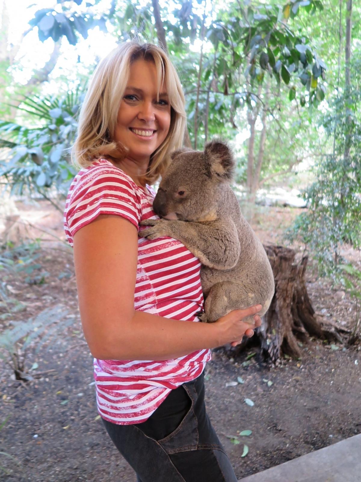 Ewa Wachowicz z misiem koala