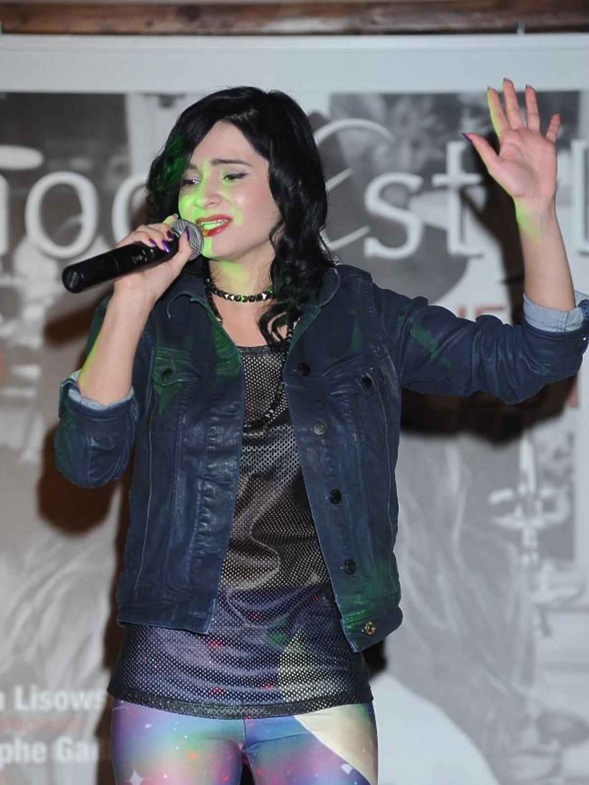 Ewelina Lisowska na koncercie podczas imprezy ExtravaDance Party by Moda i Styl