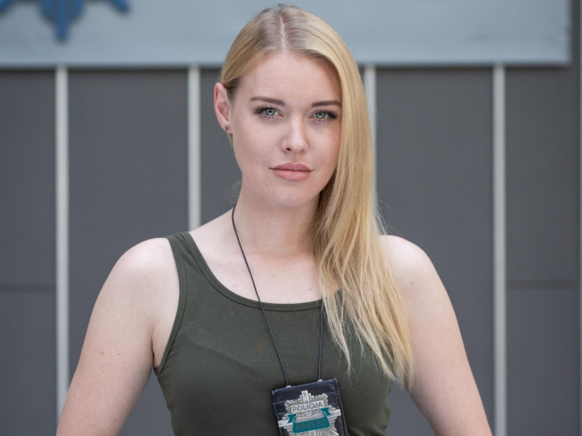 Ewelina Ruckgaber na planie serialu Gliniarze
