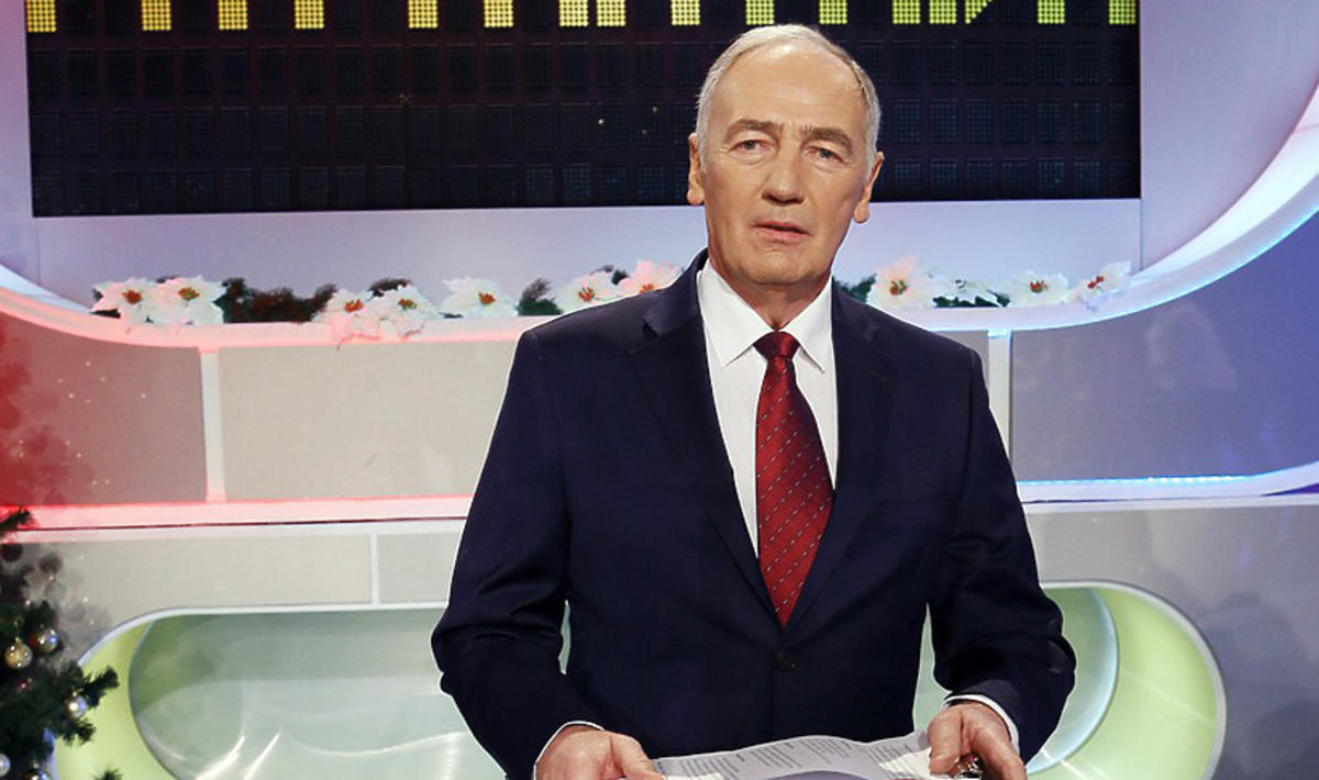 Familiada prowadzona przez Karola Strasburgera nie zniknie z TVP