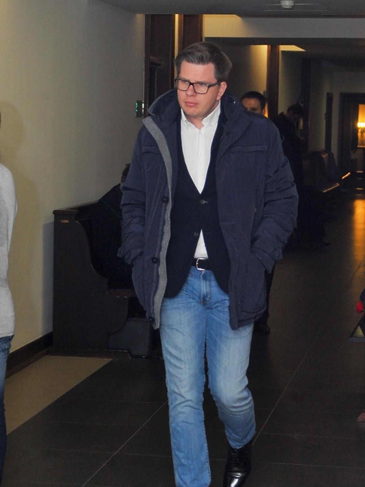 Filip Chajzer w granatowej marynarce
