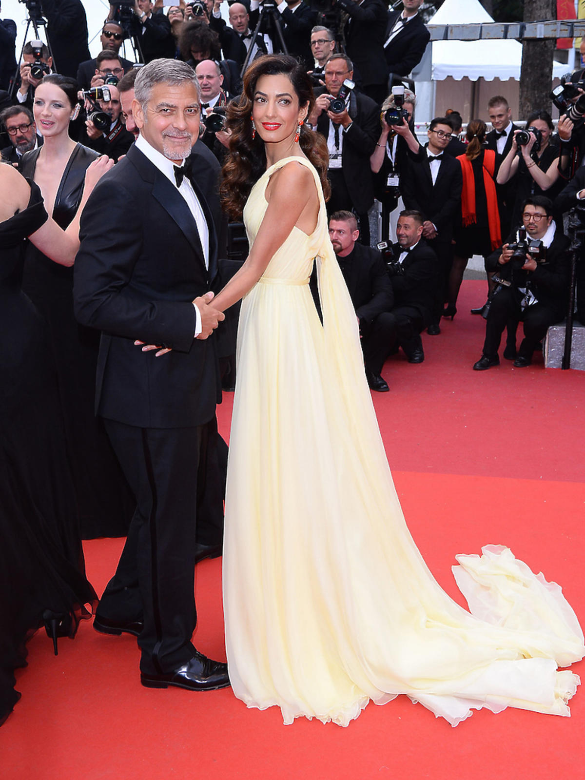 George Clooney w garniturze