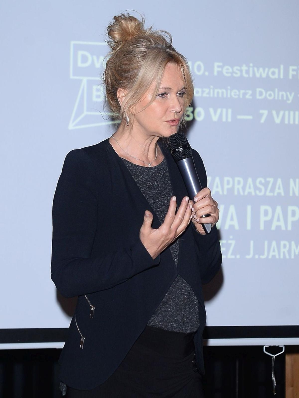 Grażyna Torbicka z mikrofonem