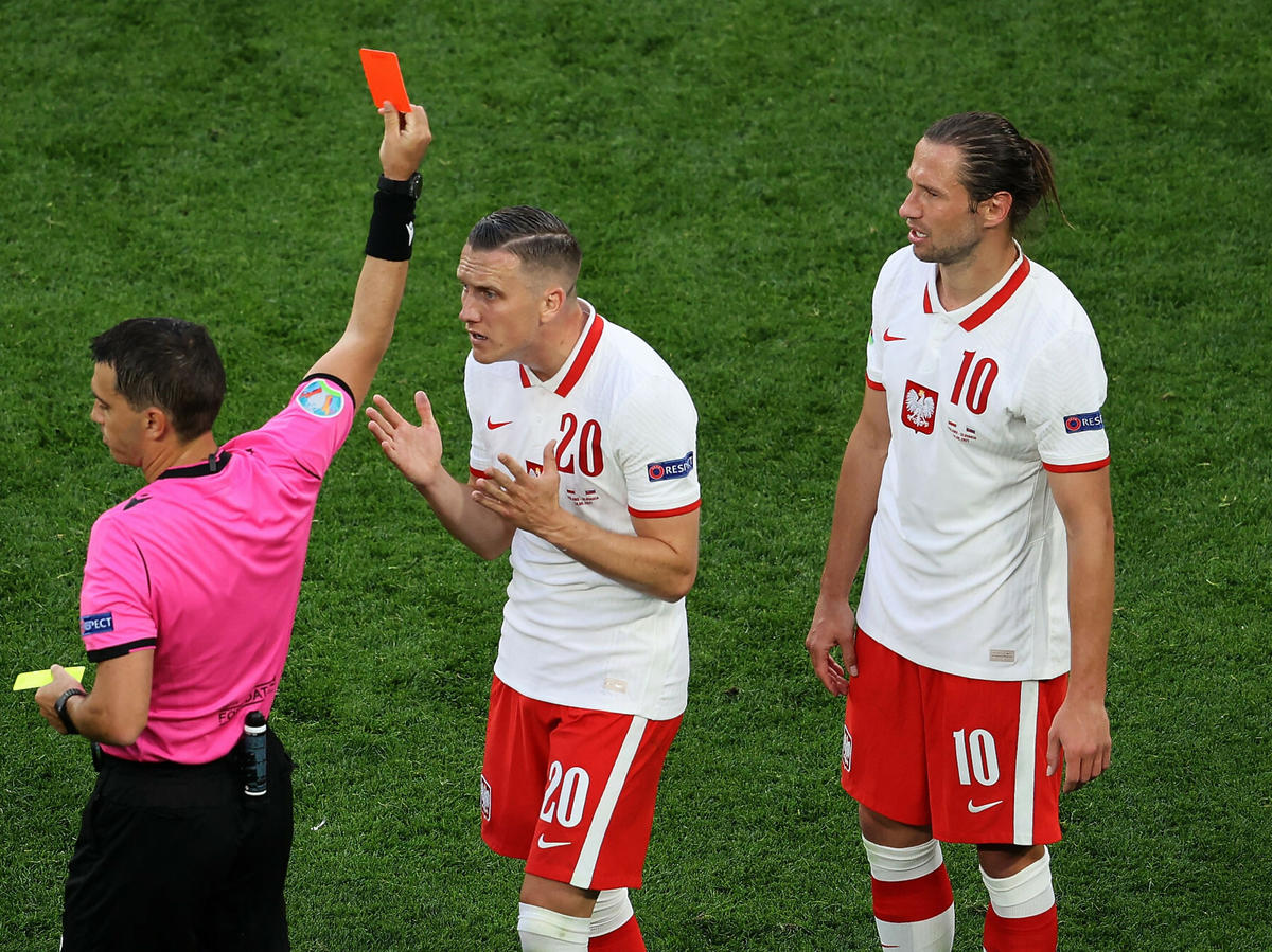 Grzegorz Krychowiak czerwona kartka na EURO 2020