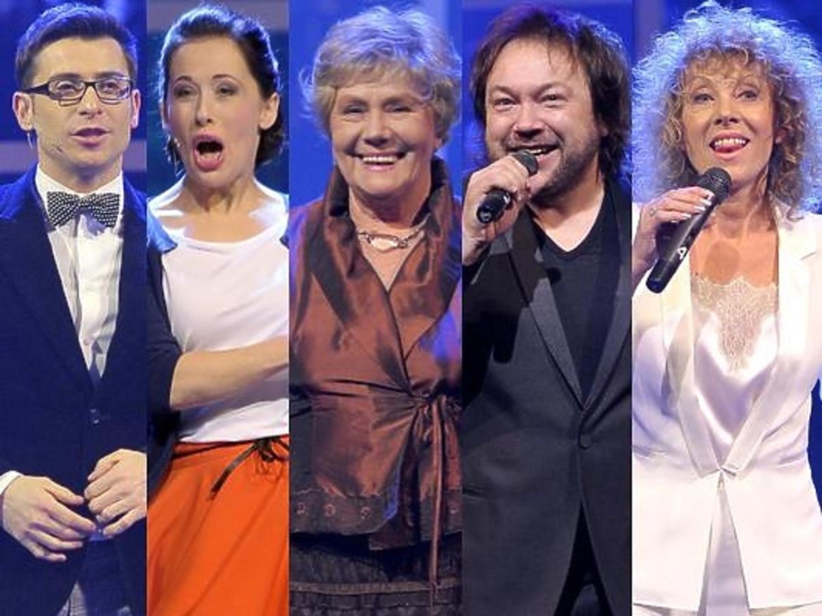 Gwiazdy telewizji i estrady  w Teatrze Roma podczas widowiska "FIKkolęda, kolęda"