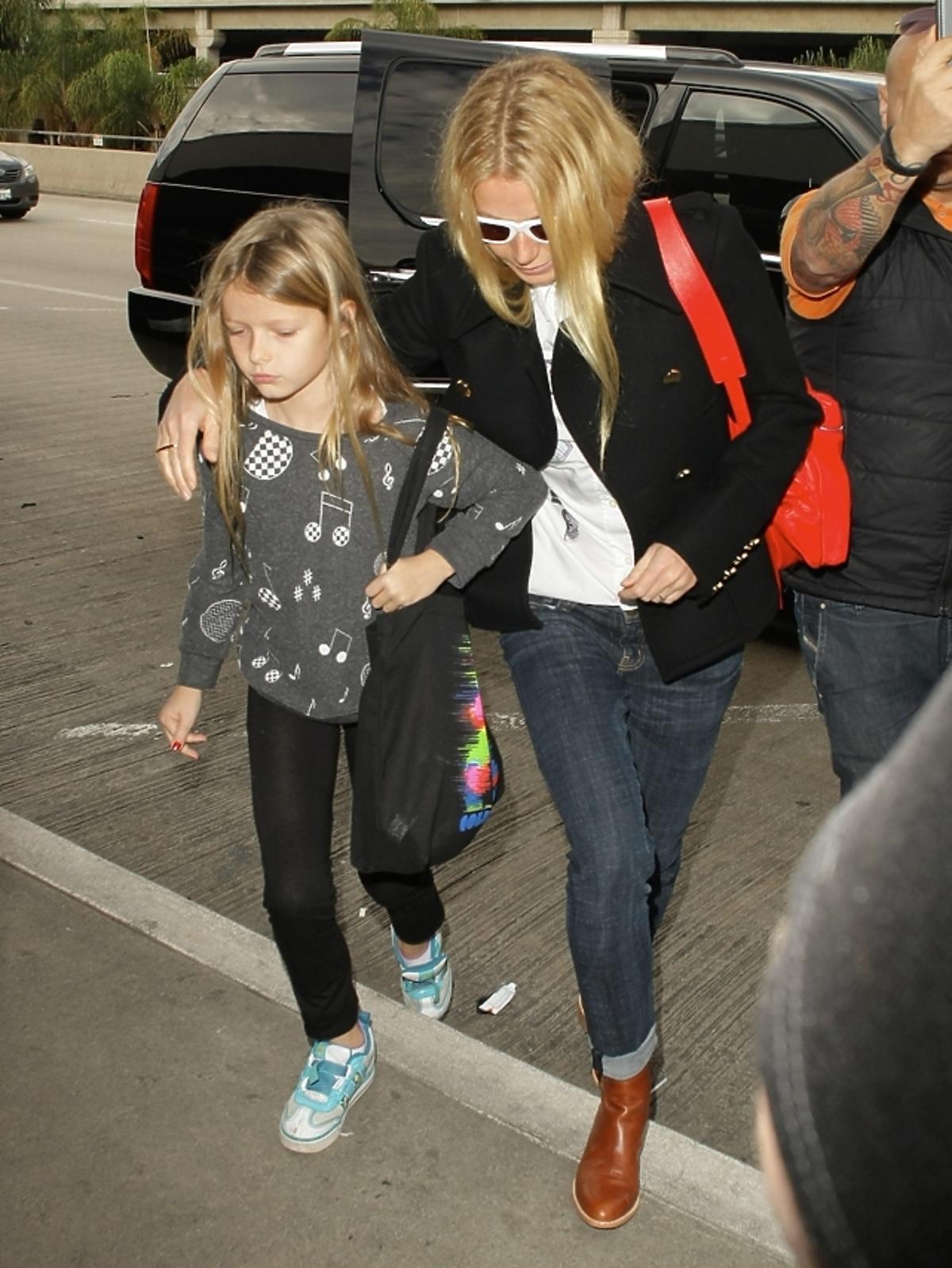 Gwyneth Paltrow z córką Apple na lotnisku w Los Angeles