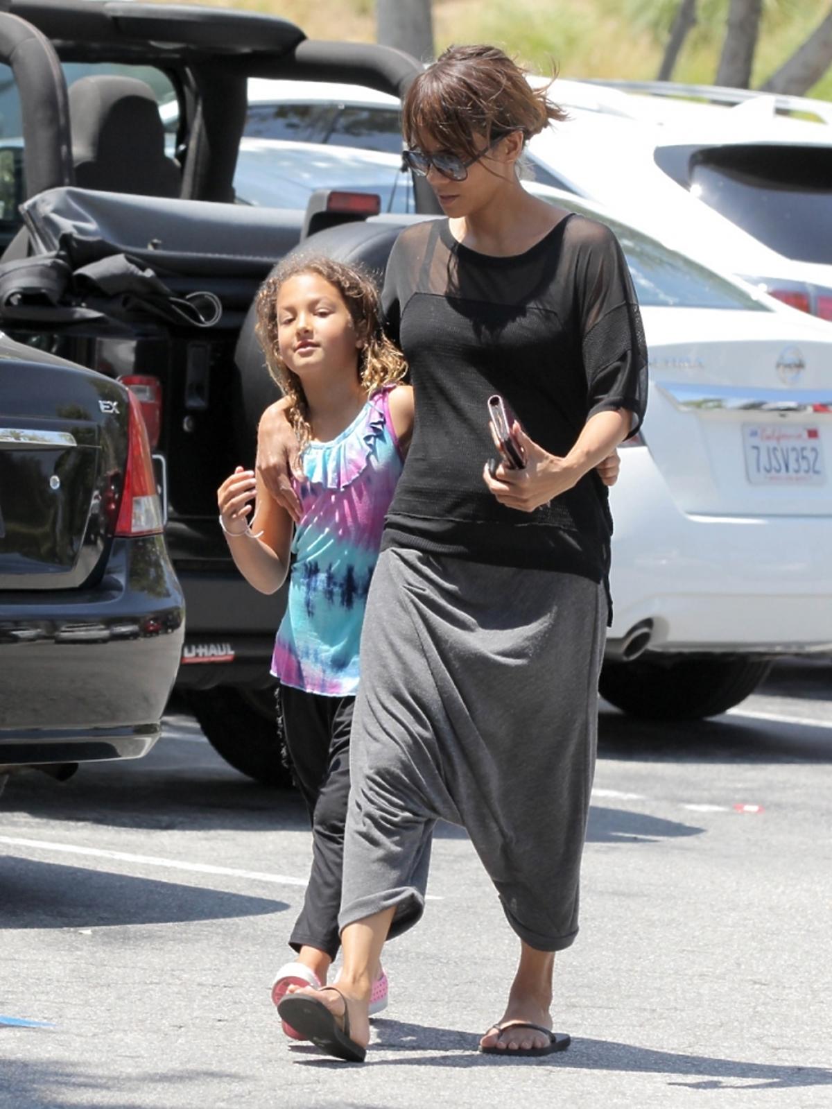 Halle Berry z córką na zakupach