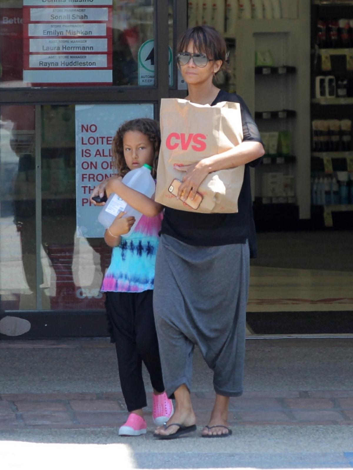 Halle Berry z córką na zakupach