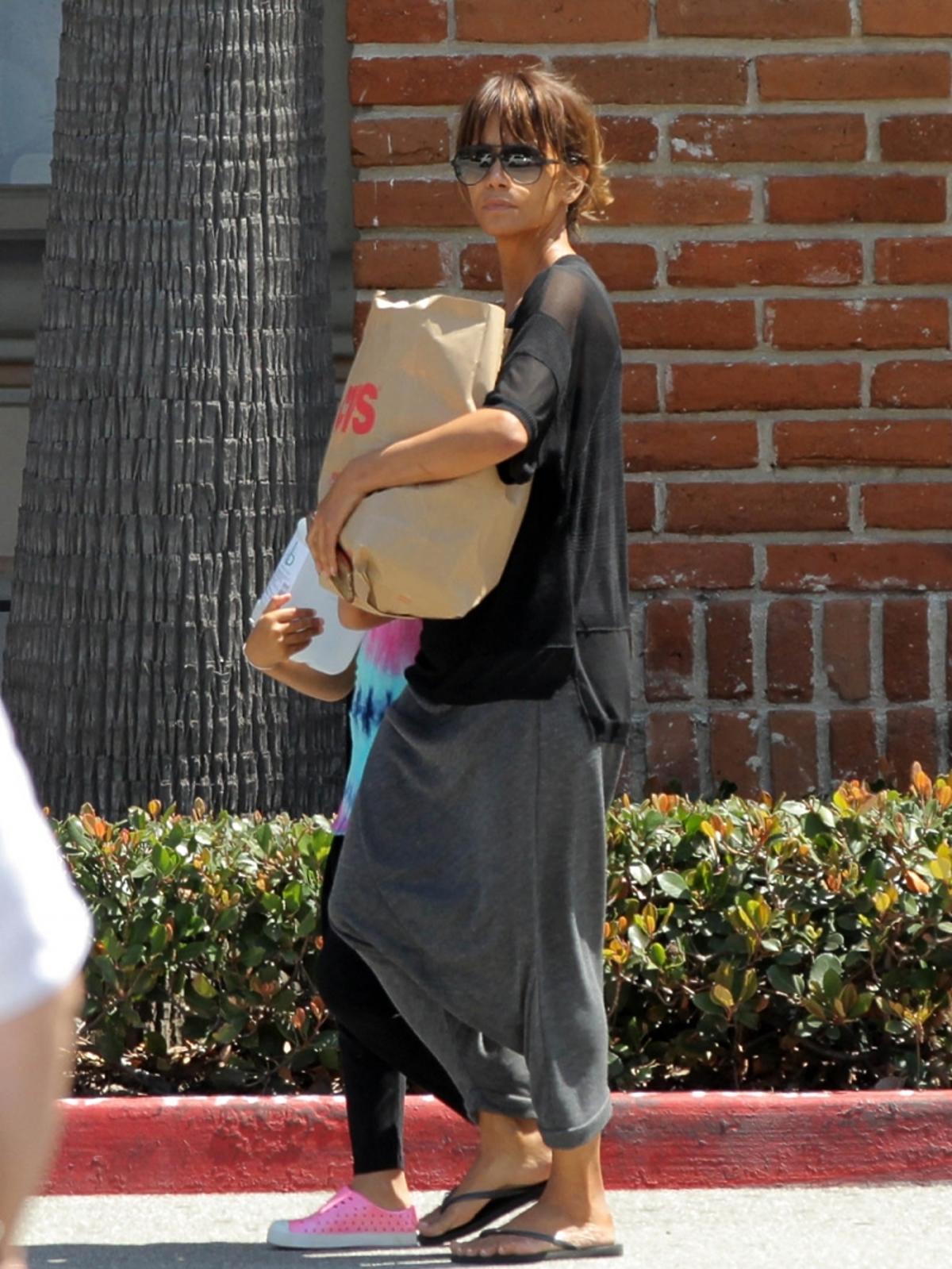 Halle Berry z córką na zakupach