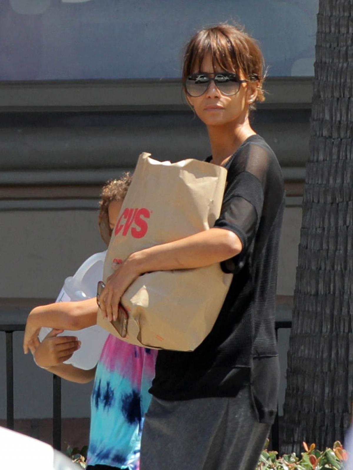 Halle Berry z córką na zakupach
