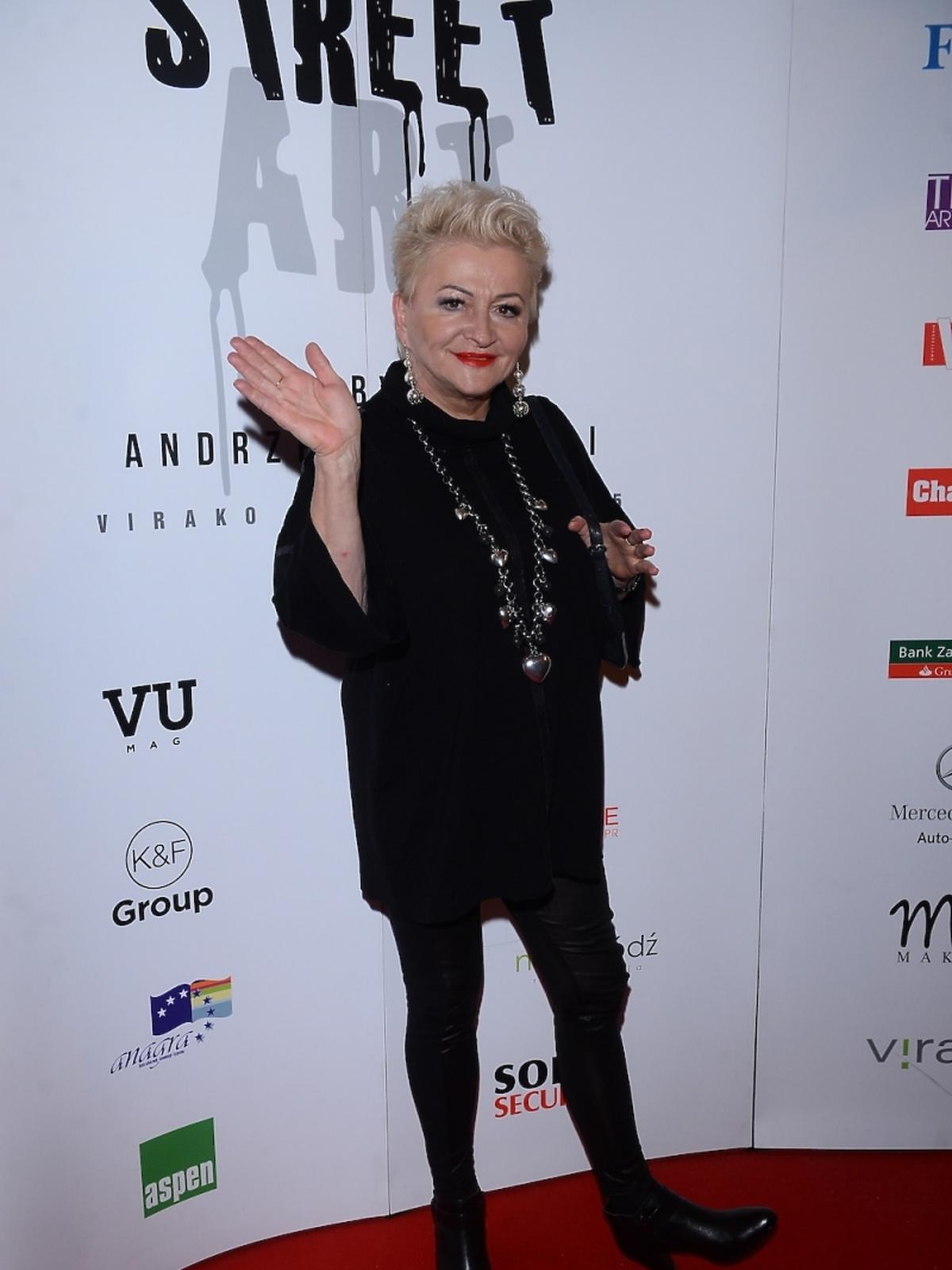 Hanna Bakuła na wernisażu kalendarza Virako 2015 autorstwa Andrzeja Pągowskiego