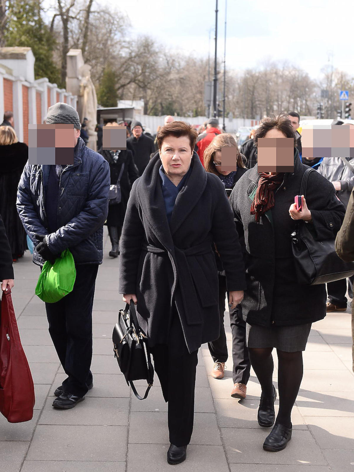 Hanna Gronkiewicz Waltz w czarnym płaszczu