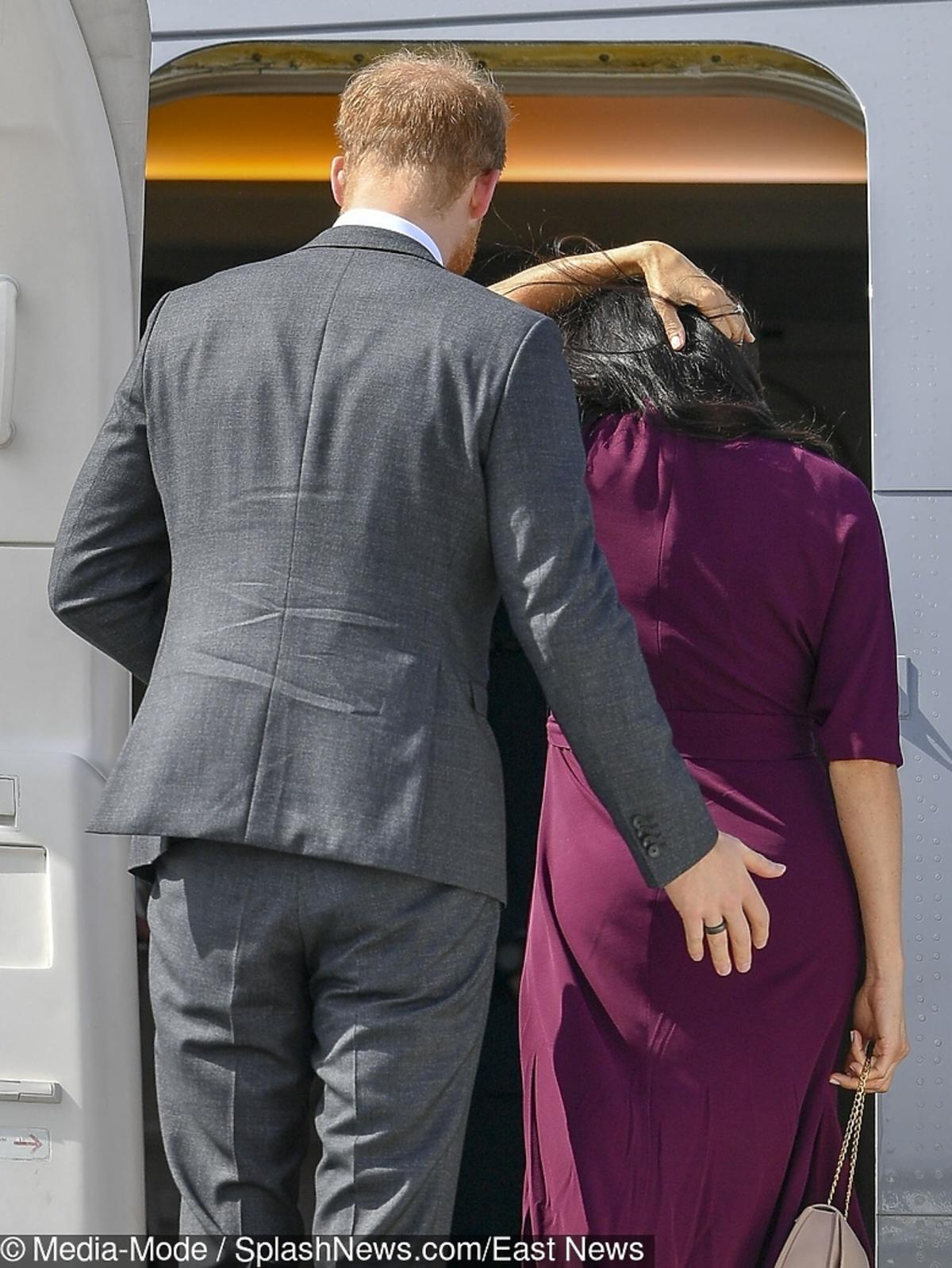 Harry złapał Meghan za pupę!