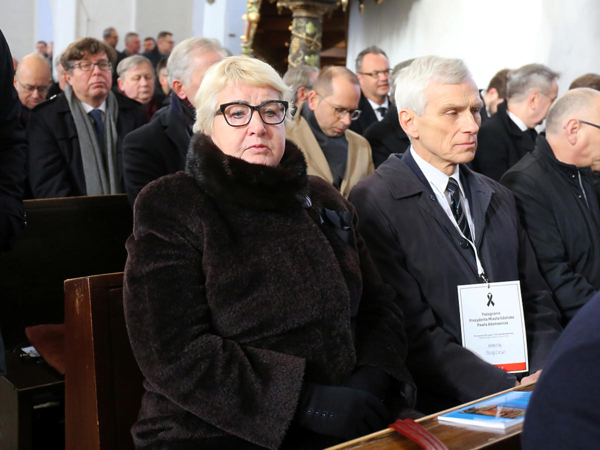 Henryka Krzywonos-Strycharska i Marcin Święcicki na pogrzebie prezydenta Gdańska Pawła Adamowicza