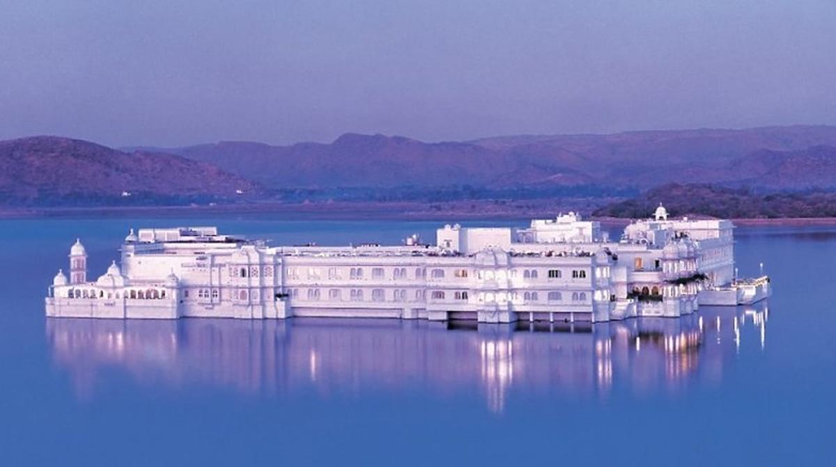 Hotel Taj Lake Palace w Udajpur w Indiach