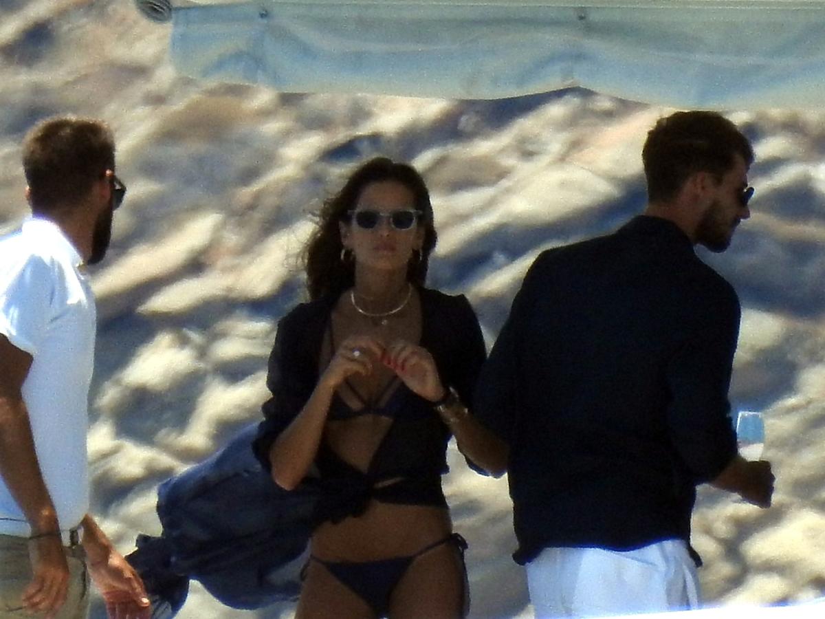 Izabel Goulart i Kevin Trapp na plaży na Mykonos