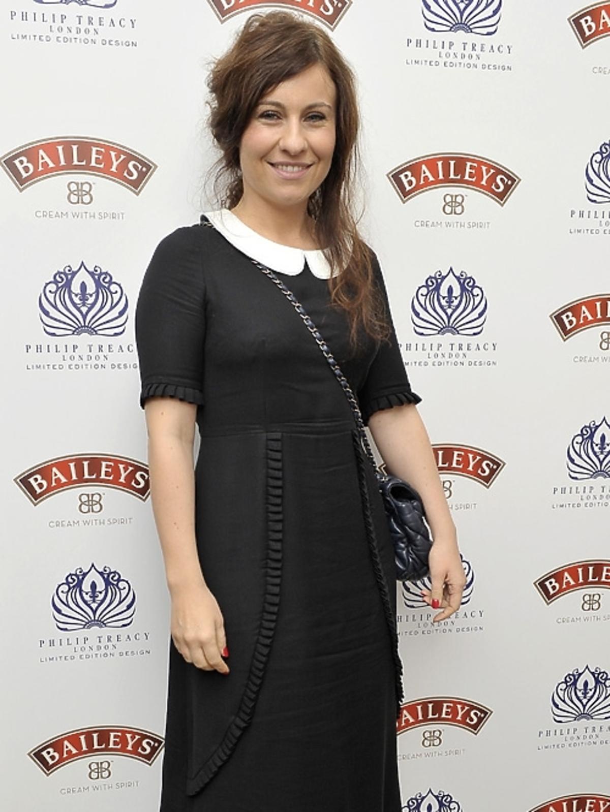 Izabela Łapińska na prezentacja kolekcji Baileys by Philip Treacy