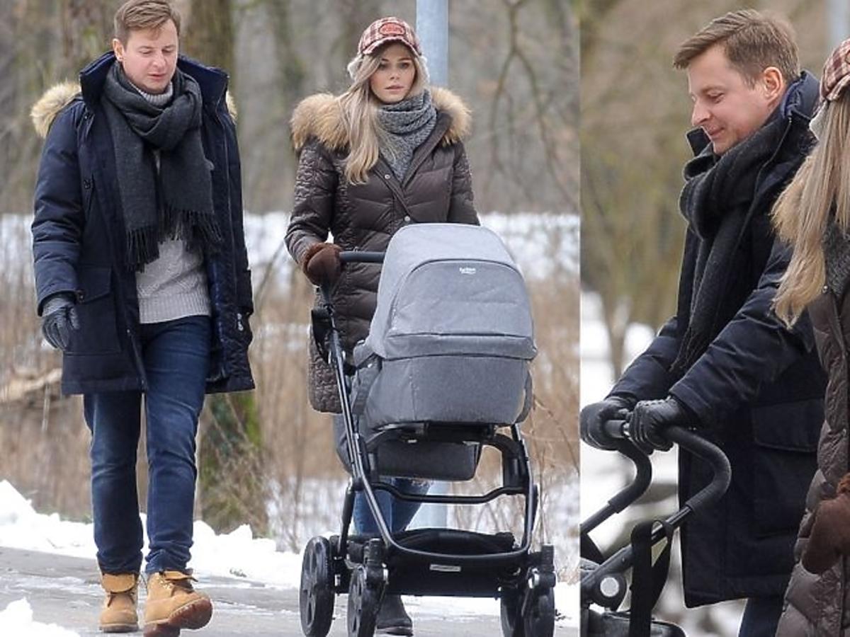 Izabela Zwierzyńska z mężem i synem na spacerze
